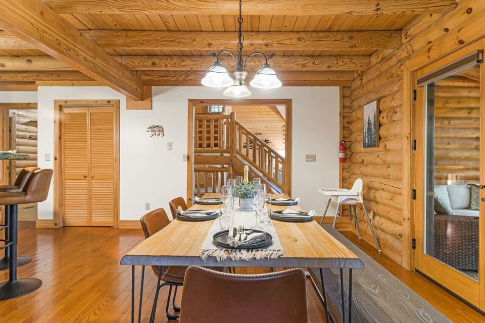 Cheers! Don`t forget to toast to your fabulous vacation at Firefly Lodge!