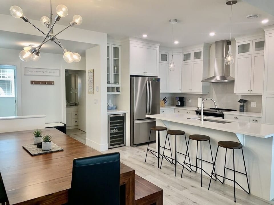Dishwasher/ wine fridge 