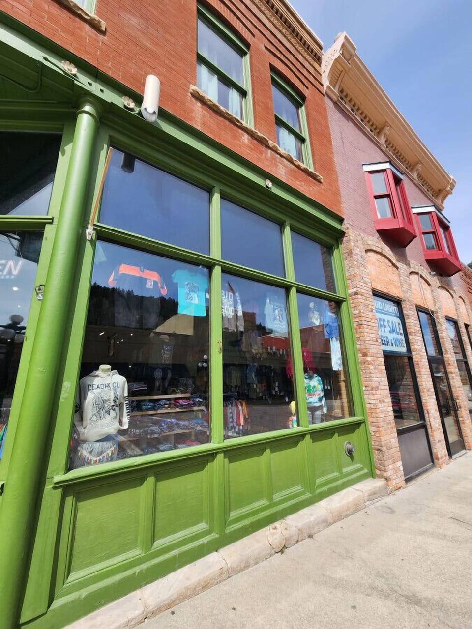 Directly on Main Street- walking distance to all things Deadwood!