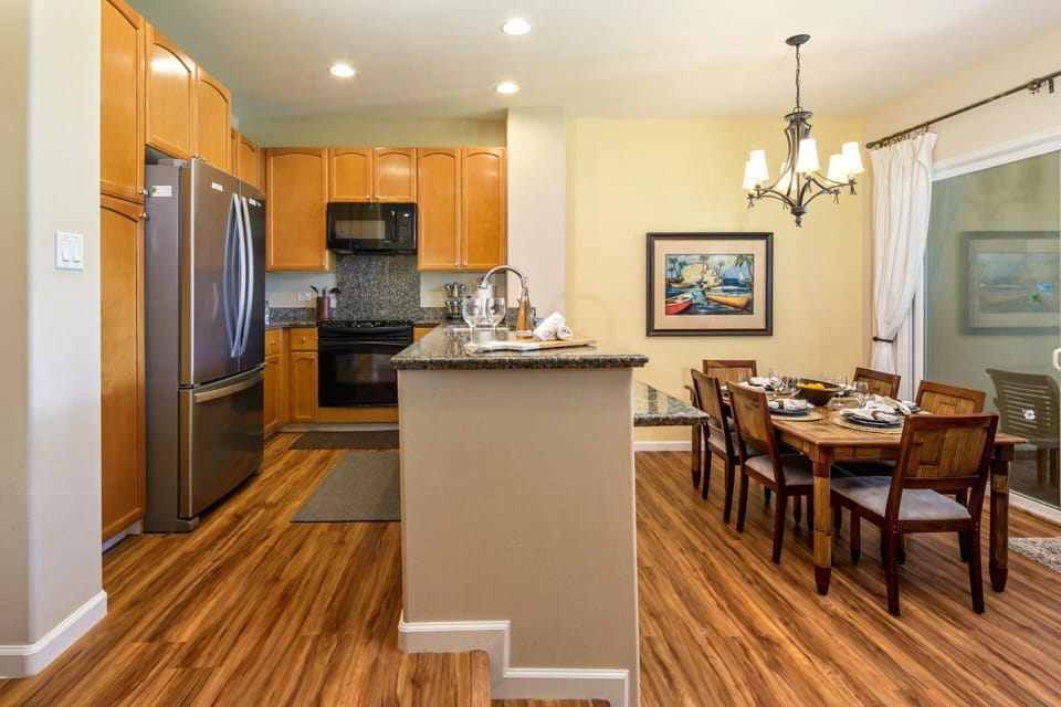 A gourmet-ready kitchen perfect for family feasts and tropical toasts WCV-2004
