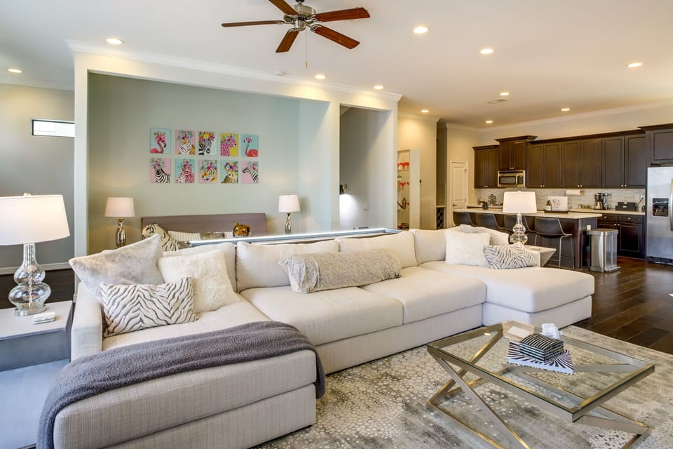 Living Room | 2nd Floor | Queen Futon | Central A/C | Shuffleboard Table