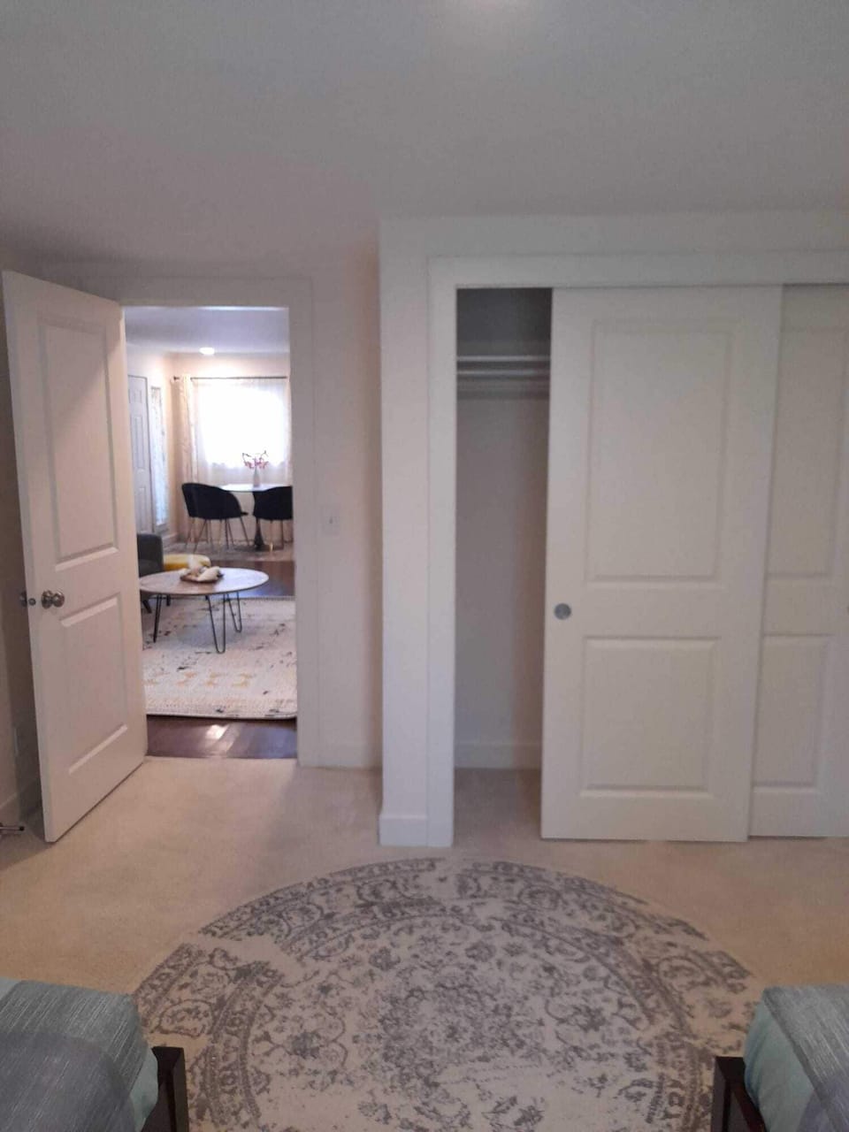 Bedroom with twin beds