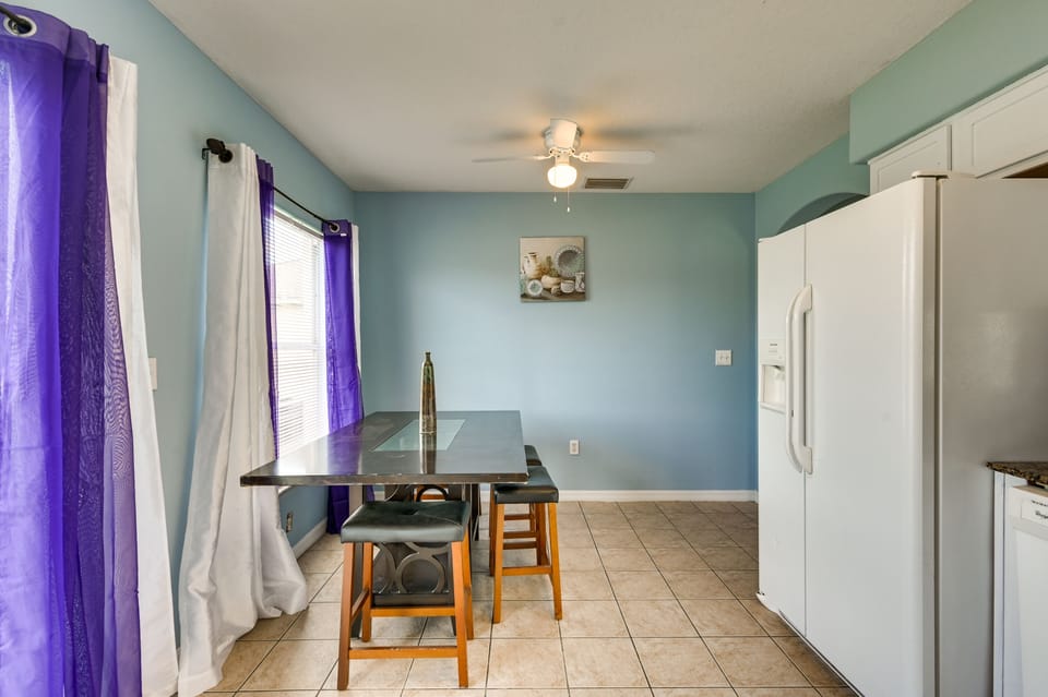 Dining Area | Dishware & Flatware Provided