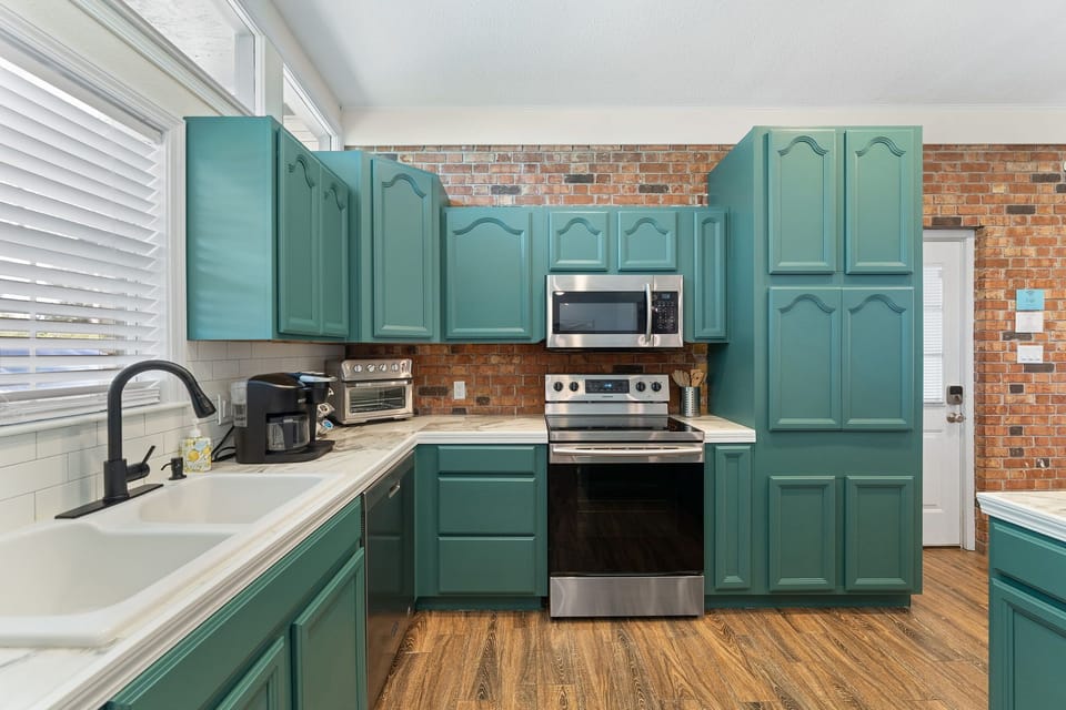 full kitchen 