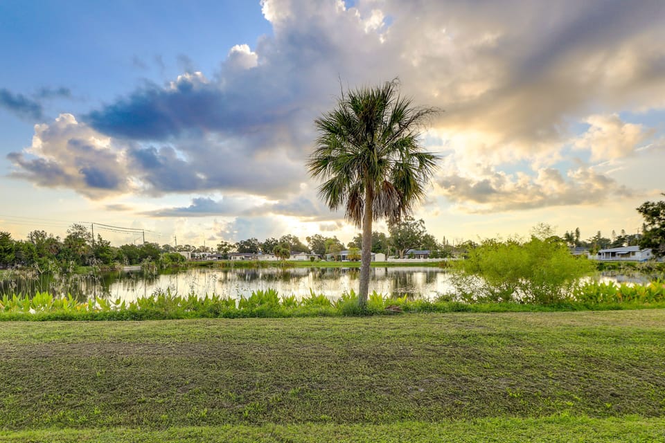 Community Lake Views & Access