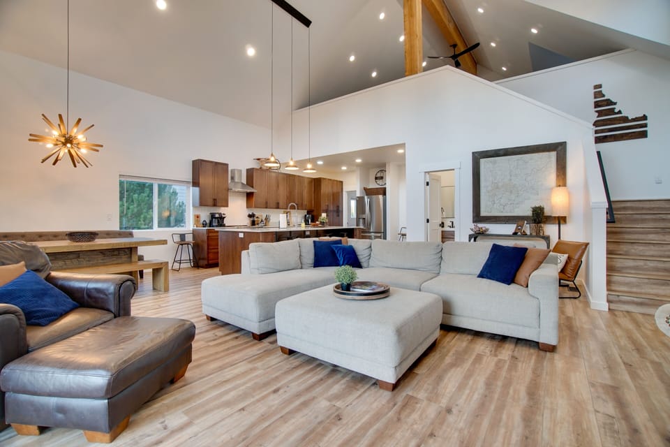 Donnelly Vacation Rental | 4BR | 2.5BA | 2,550 Sq Ft | Stairs Required