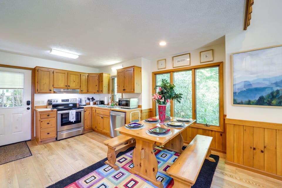 Dining Area | Dishware/Flatware