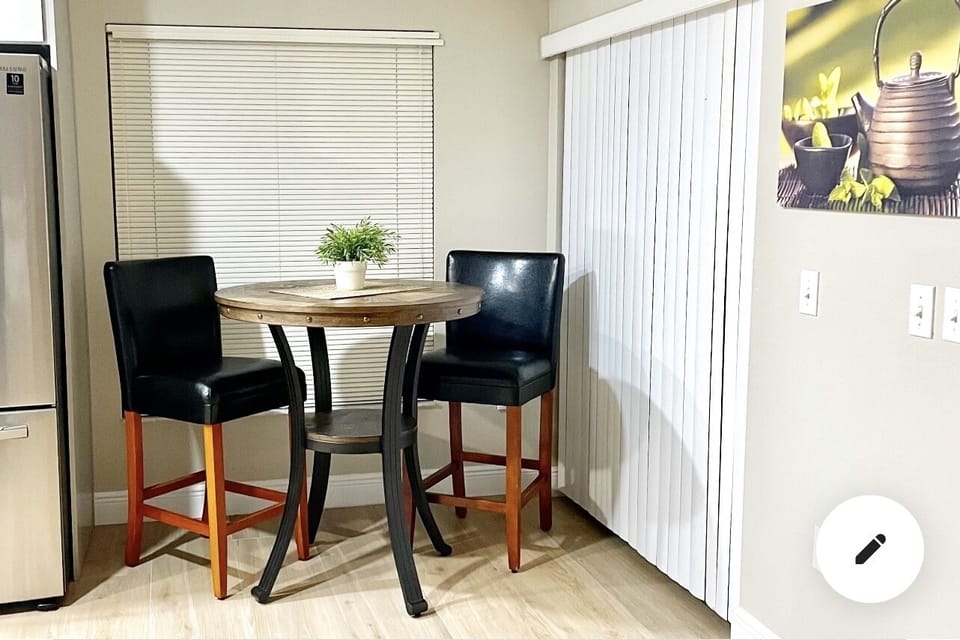 Breakfast/Coffee area
