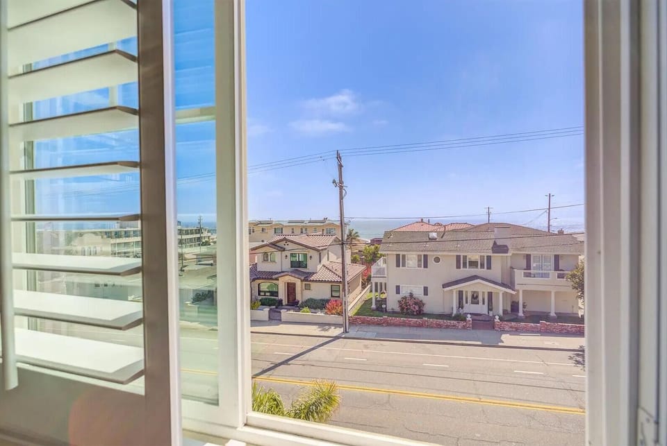 Bright room with fresh air and sunny neighborhood views