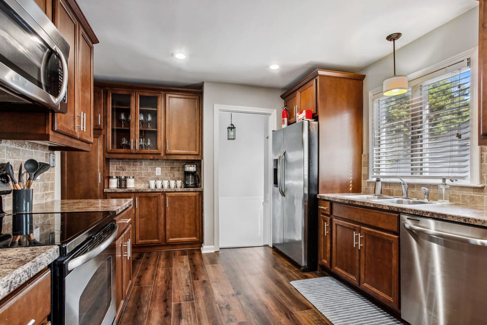 Kitchen: stocked to cook your favorite meals on the road