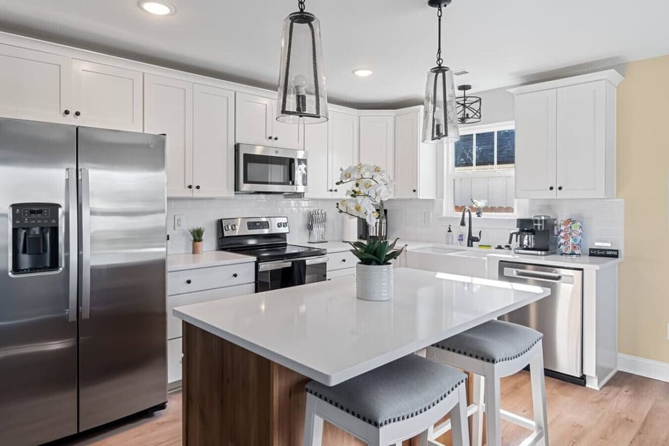 Fully stocked kitchen with island seating!