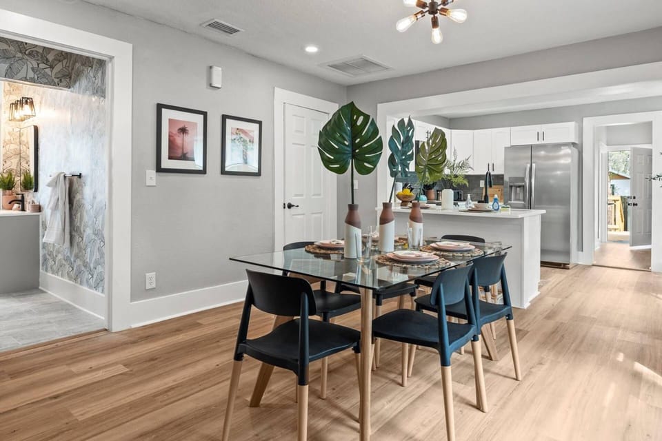 Seating for 6 at the dining table with placemats and stylish dinnerware for your meals