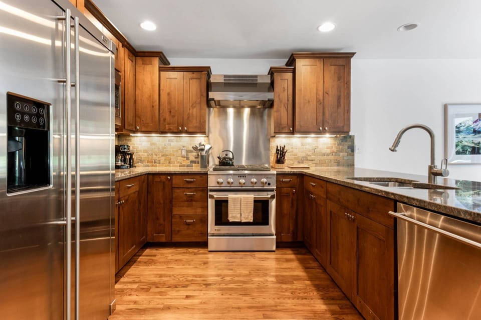 There is more than enough space to create memories together over meal preparations.