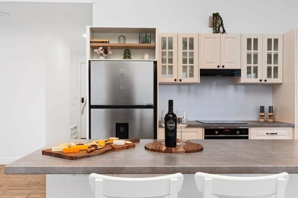 Kitchen area and bench
