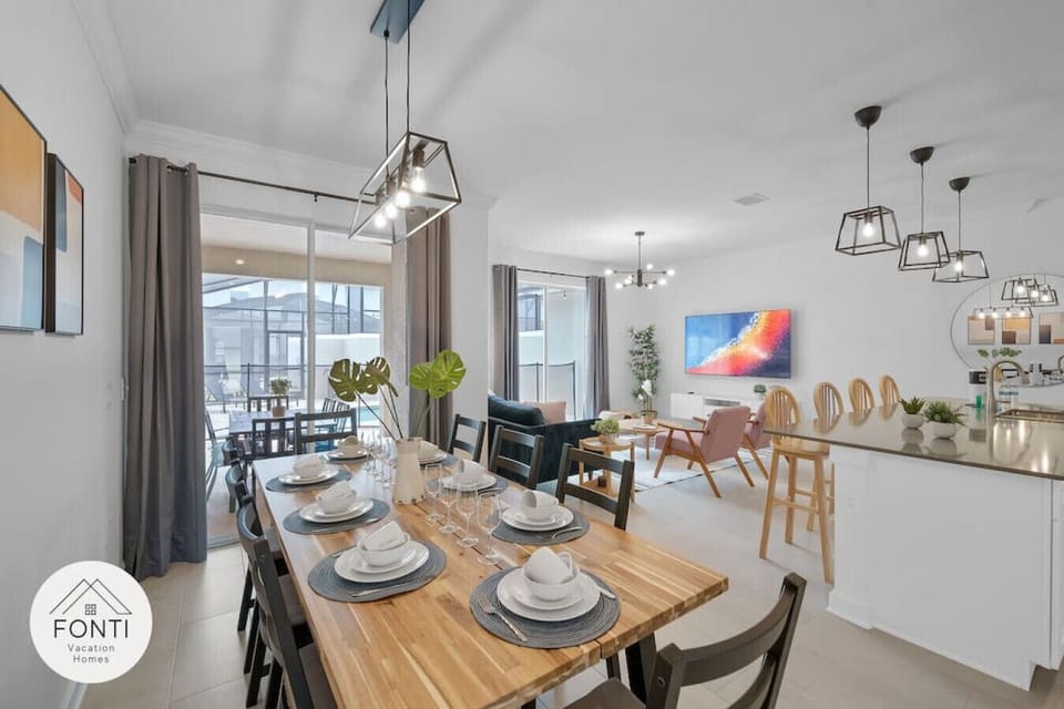 Dining Room#Disney #Parks #kingdom #springs #StoreyLake #Apartment #Vacation #Rental #waterpark #Kissimmee #Orlando #universal #citywalk