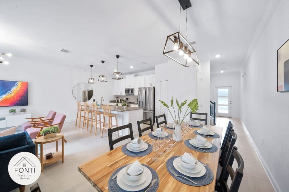 Dining Room#Disney #Parks #kingdom #springs #StoreyLake #Apartment #Vacation #Rental #waterpark #Kissimmee #Orlando #universal #citywalk