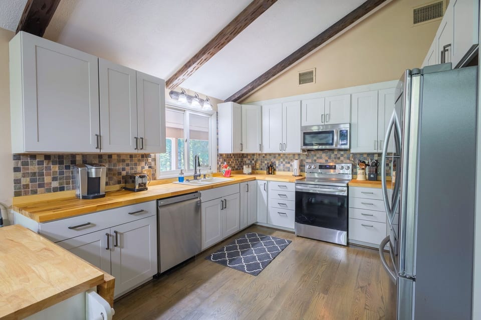 Kitchen equipped with everything you need. 