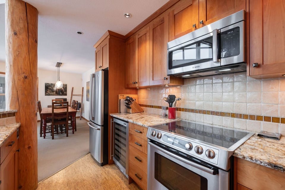 Full kitchen