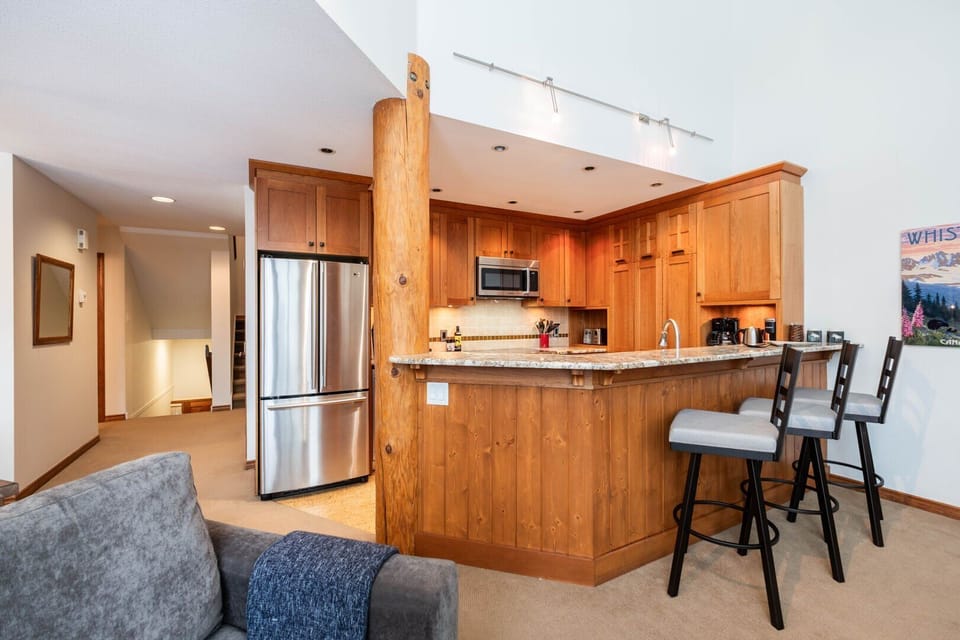 Kitchen area: Breakfast bar