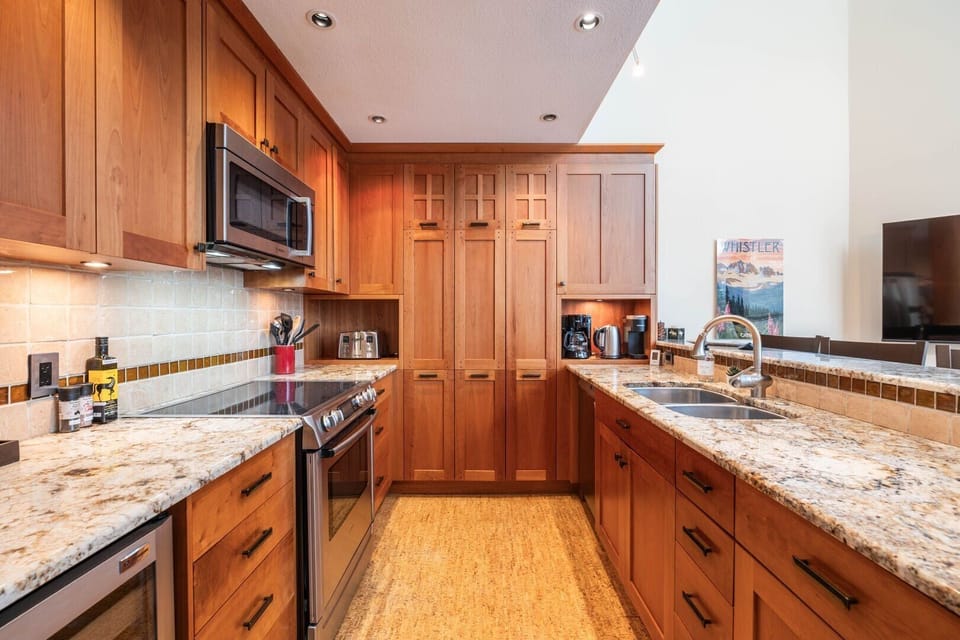 Full kitchen