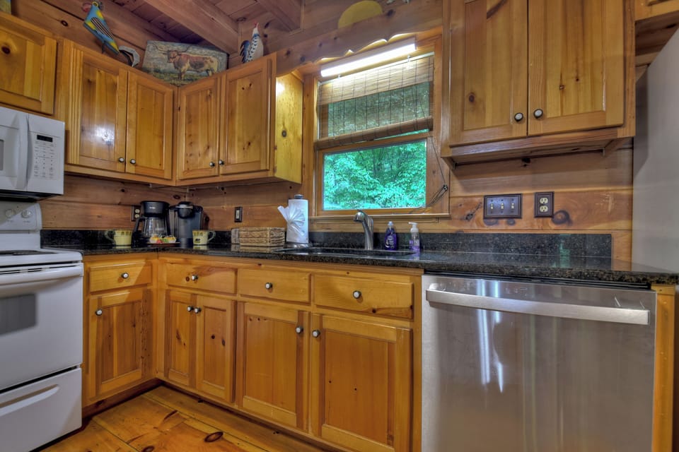 Fully stocked kitchen at this North GA Mountain cabin rental