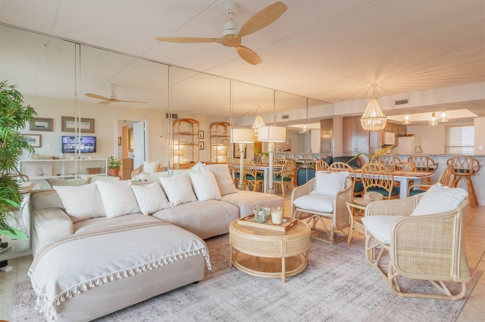 Beach front top floor pool hot tub and more