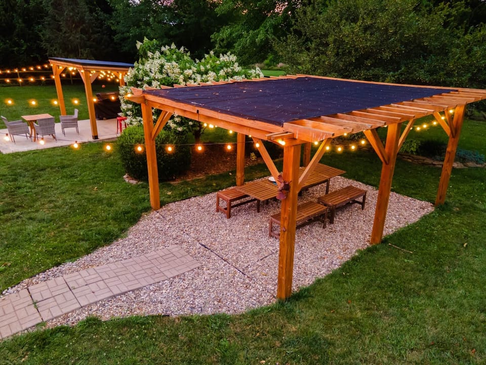 Cottage - Shared Backyard Dining Pergola
