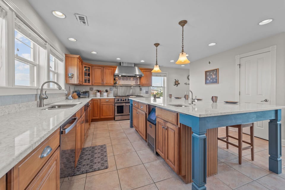 Surf or Sound Realty - 1153 - Windows Over Waves - Kitchen  -3