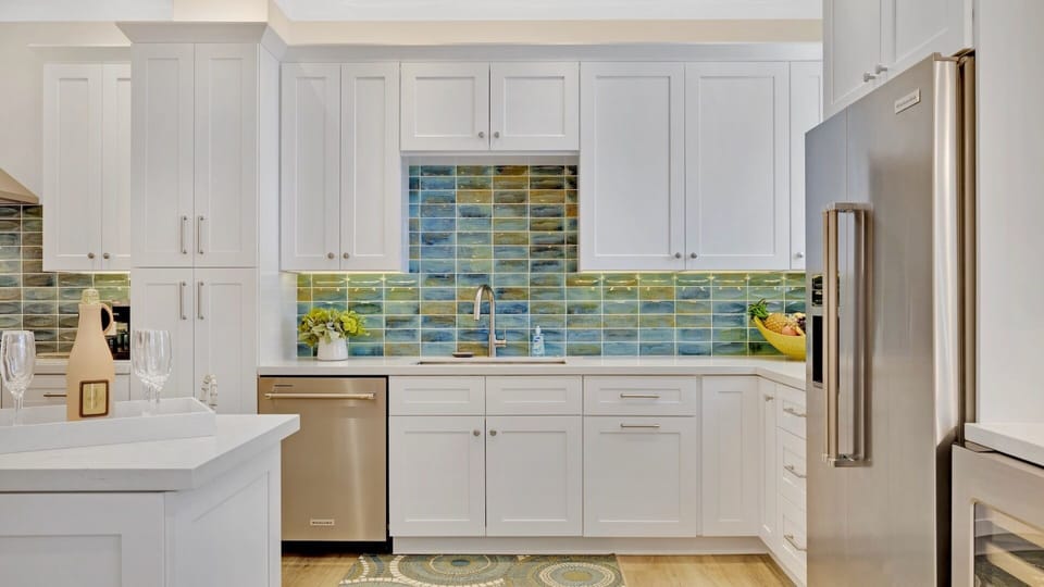 Check out that beautiful backsplash...
