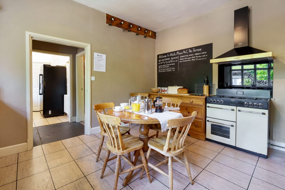 White Moss kitchen.