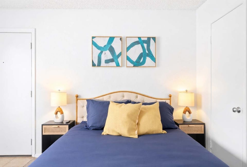 Bedroom/Living Area