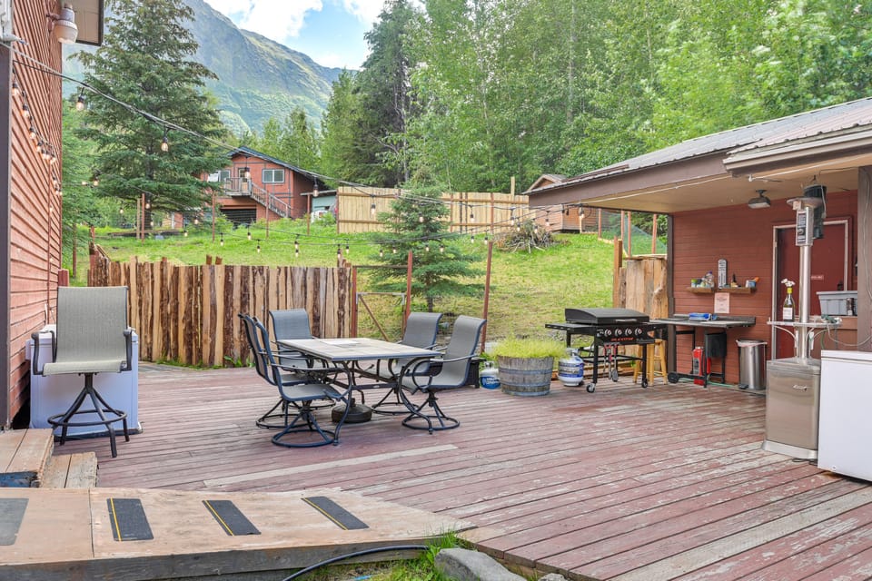 Community Deck | Grill | Dining Area