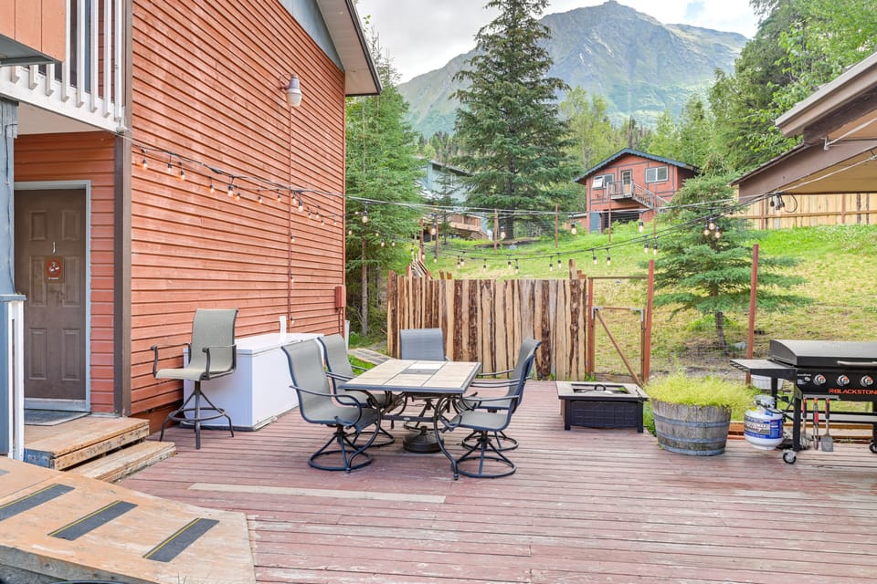 Community Deck | Grill | Dining Area