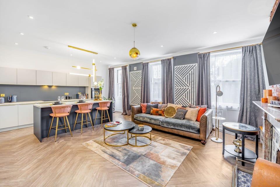 Living Room / Lounge