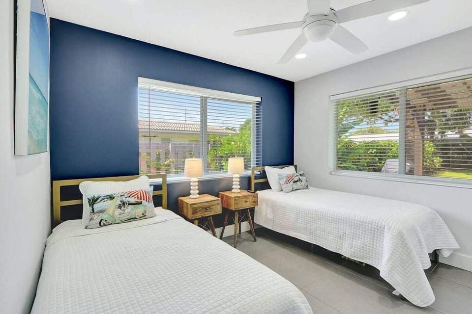 Two twin beds & Smart TV