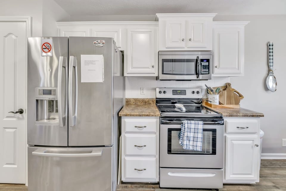 Fully equipped kitchen.