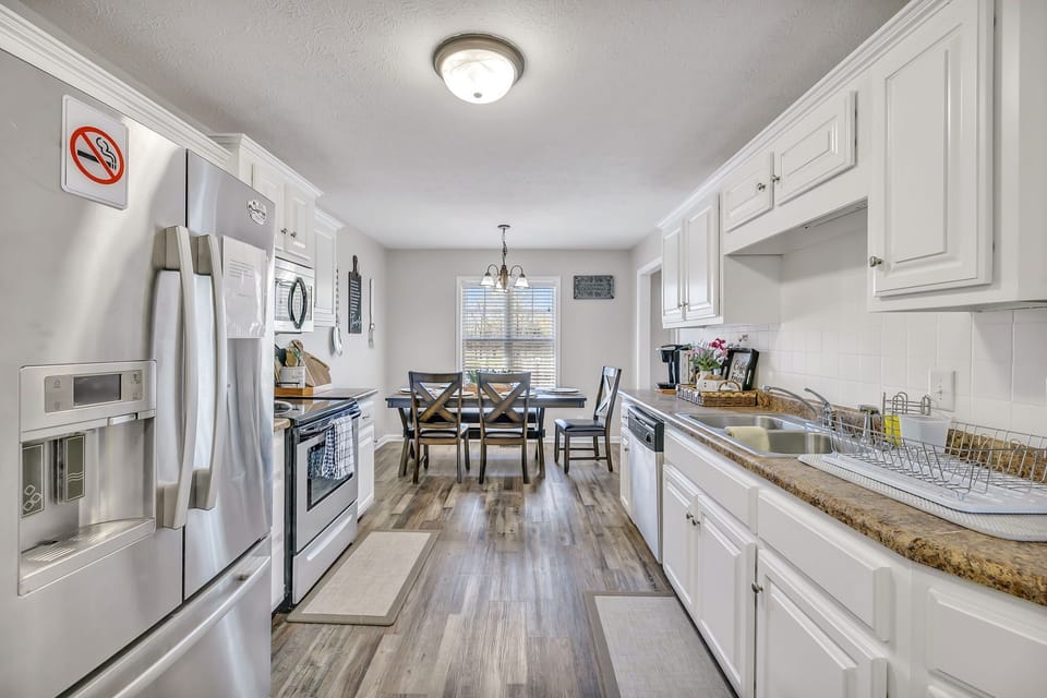 Full kitchen.