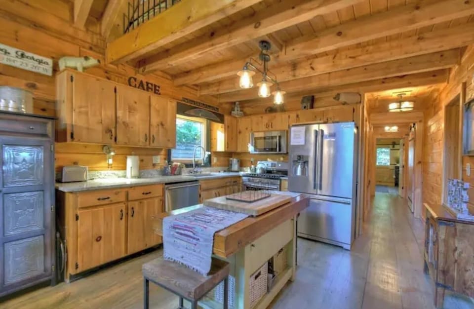 Kitchen well equipped
