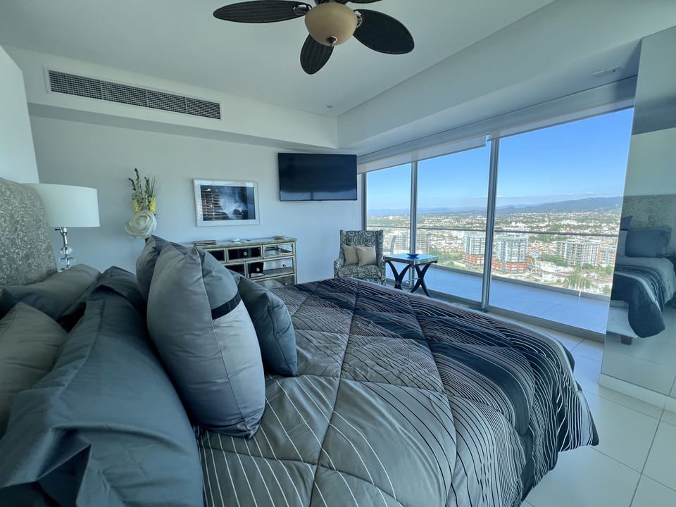 Master bedroom 