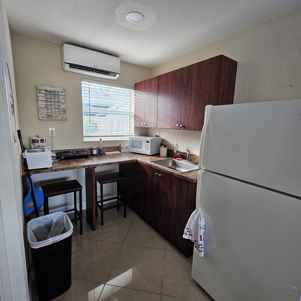 Kitchenette 
