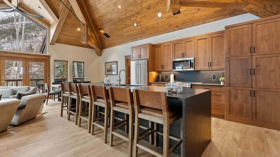 Dine In Kitchen