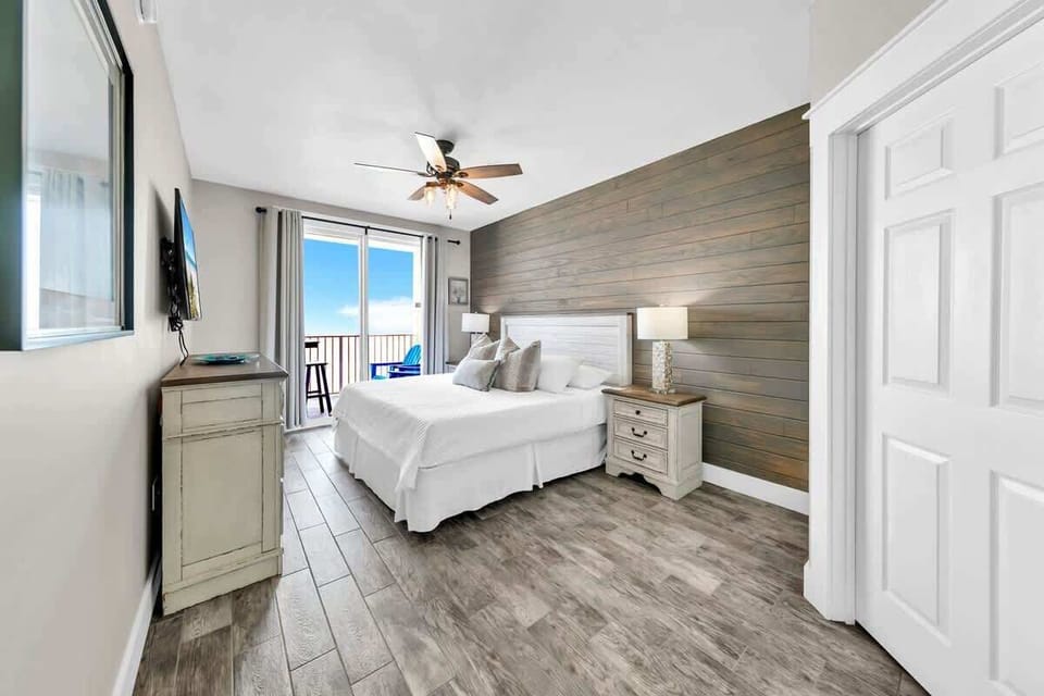 King Suite with Private Balcony Access and Private Attached Bathroom