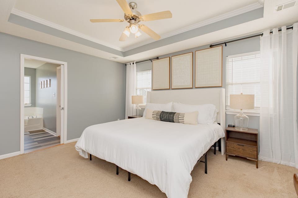 Master Bedroom w/King Bed & TV Streaming