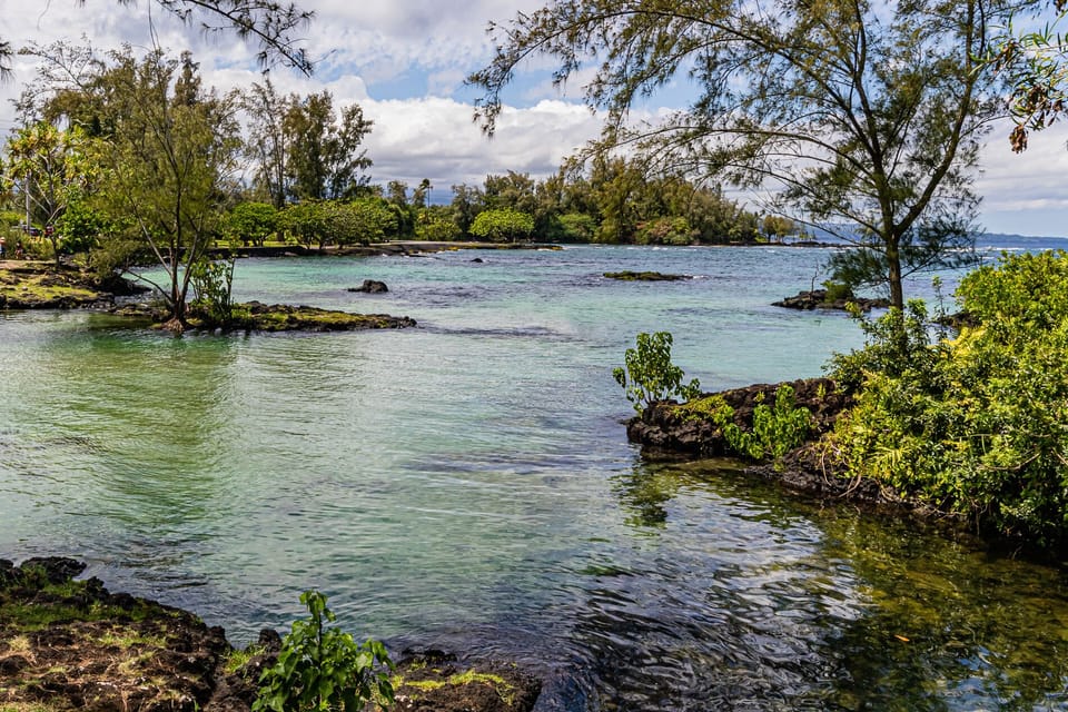 Lagoons & tidepools just behind Maunaloa Shores