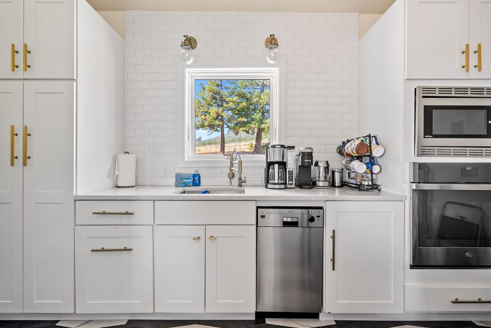 Bonus prep kitchen with additional appliances!