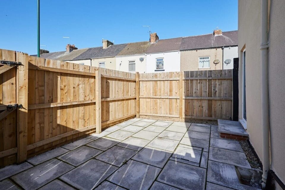 The Globe, Apartment 3, Guisborough - Host & Stay