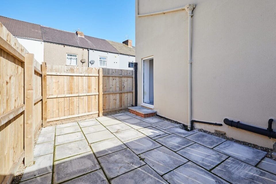 The Globe, Apartment 3, Guisborough - Host & Stay