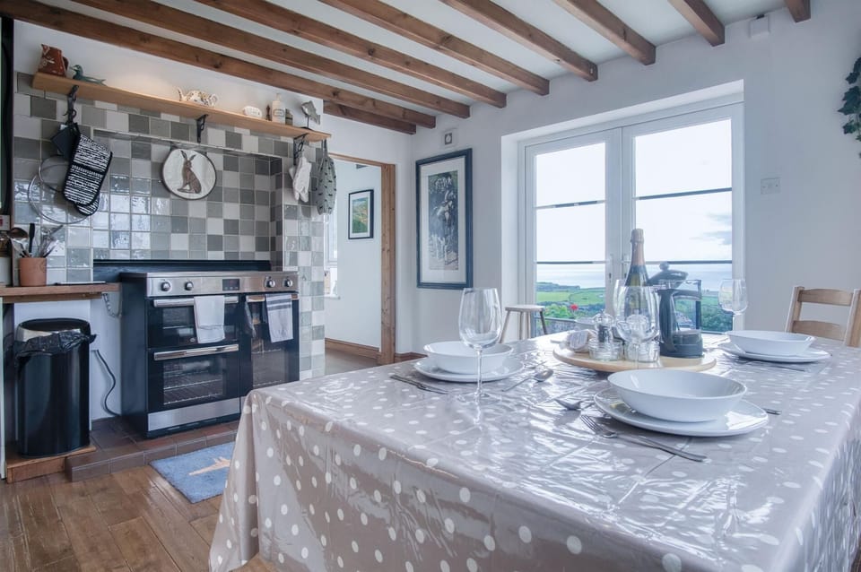 Windy Walls -  3 Bedroom Holiday Home - Rhossili (3728)