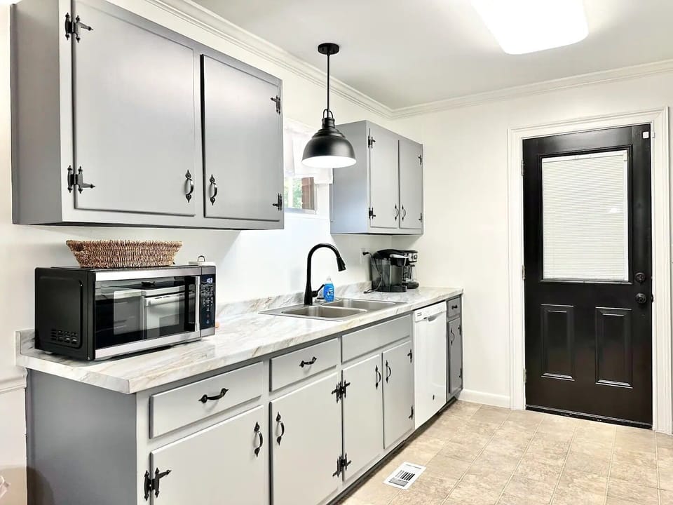 Fully equipped kitchen, dining for 4, carport access.