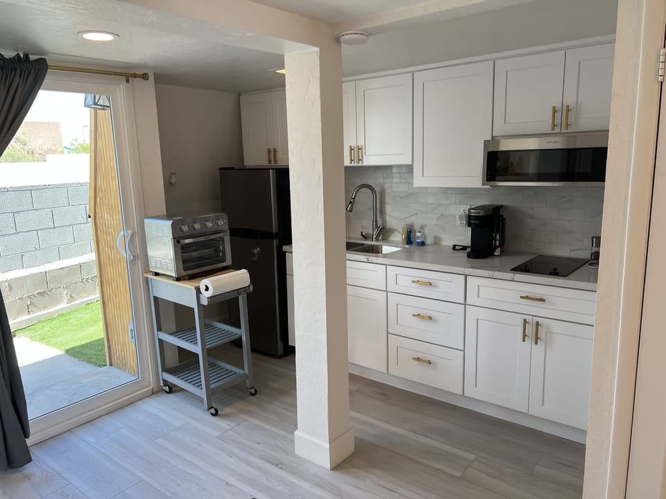Kitchen with Cooking Amenities